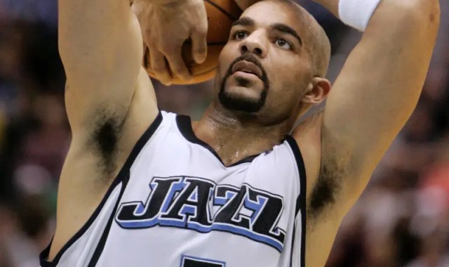 世界杯手机观看软件下载-爵士官方：08年的今天卡洛斯-布泽尔砍下了生涯最高的41分