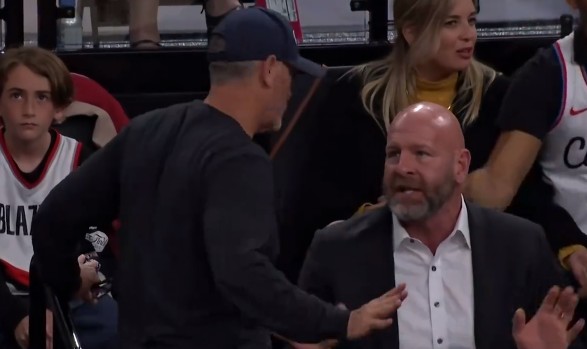 世界杯官方直播app官网入口-压迫感满满！开拓者新老板是一个狠角色，比赛现场拷问克罗宁